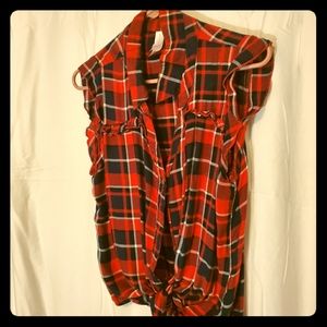 Sleevless red plaid button up shirt